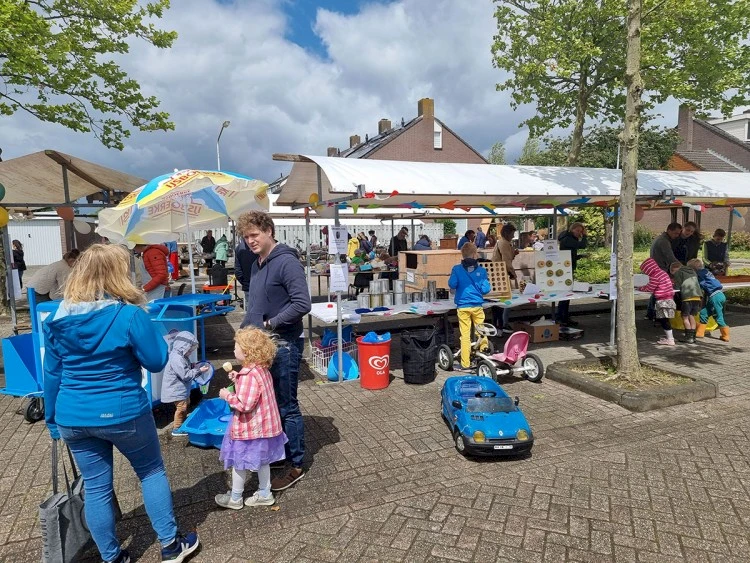 Rommelmarkt Sionskerk levert 11500 euro op