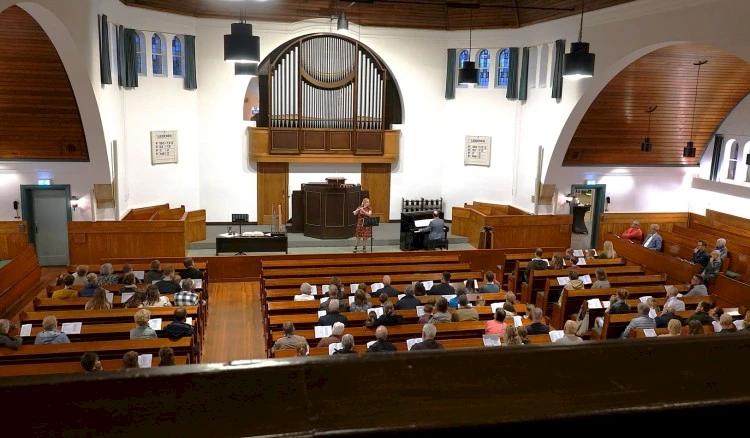Volle Grote Kerk bij feestelijke ingebruikname orgel