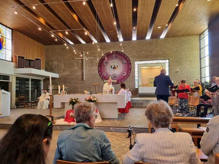 60 Jaar kerkgebouw De Onbevlekte Ontvangenis van Maria aan de Seringenstraat