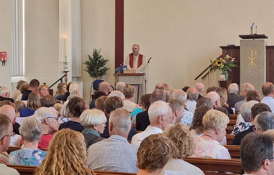 Dominee Peter van Ankeren neemt afscheid van kerk De Morgenster